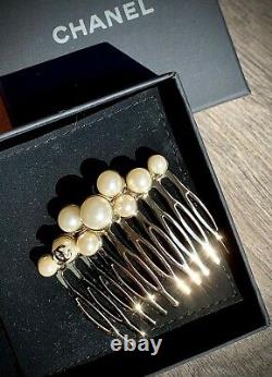 CHANEL Faux Pearls Hair Comb Vip Gift