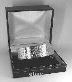 Hallmark Birmingham 1937. Gift quality. Gorgeous engraved sterling silver bangle